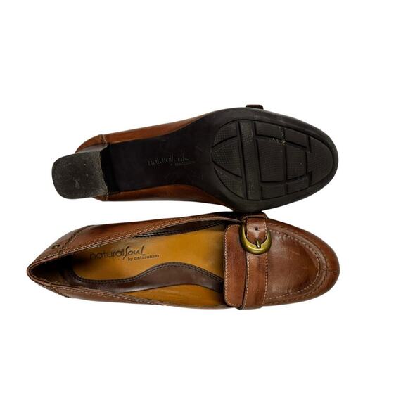 Natural Soul by Naturalizer Brown Leather 2 1/2” Pump Buckle Detail Size 6.5 - Picture 6 of 12